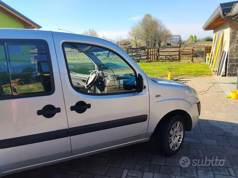 Käytetty Fiat Doblò 85 HP (62 kW) 2008 Harmaa Tila-auto