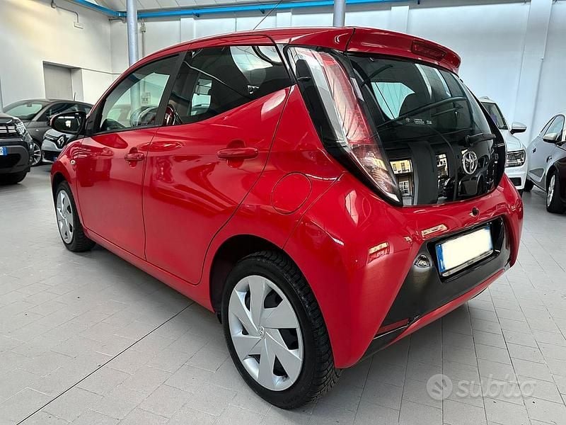 Usata Toyota Aygo X-wave 69 CV (50 kW) 2015 Rosso Utilitaria