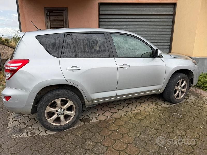 Begagnad Toyota RAV4 150 HK (110 kW) 2010 Grå SUV