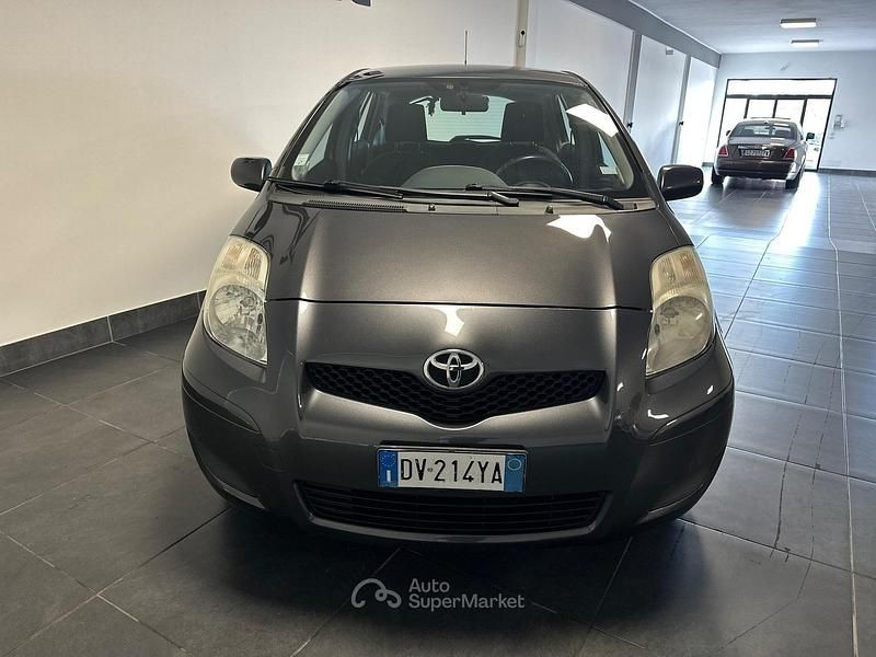 Usata Toyota Yaris 69 CV (50 kW) 2009 Grigio Berlina