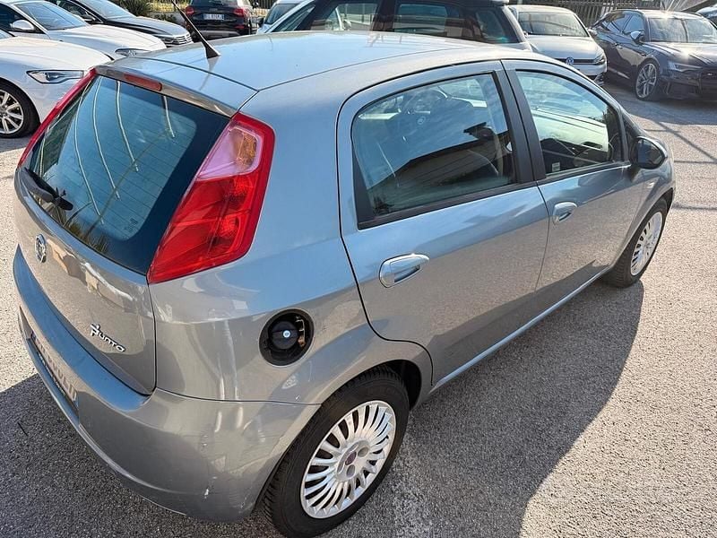 Usata Fiat Grande Punto Dynamic 65 CV (47 kW) 2008 Grigio Utilitaria