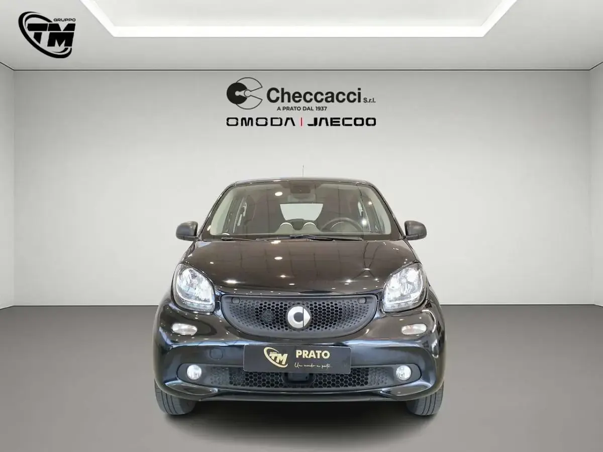 Begagnad Smart ForFour Passion 71 HK (52 kW) 2018 Svart Halvkombi