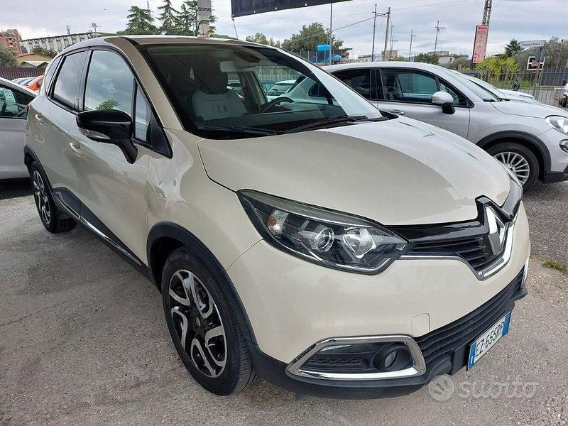 Usata Renault Captur 90 CV (66 kW) 2015 Beige SUV