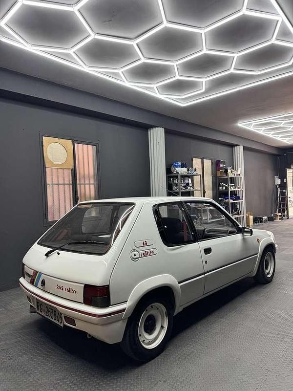 Usata Peugeot 205 101 CV (74 kW) 1988 Other Berlina