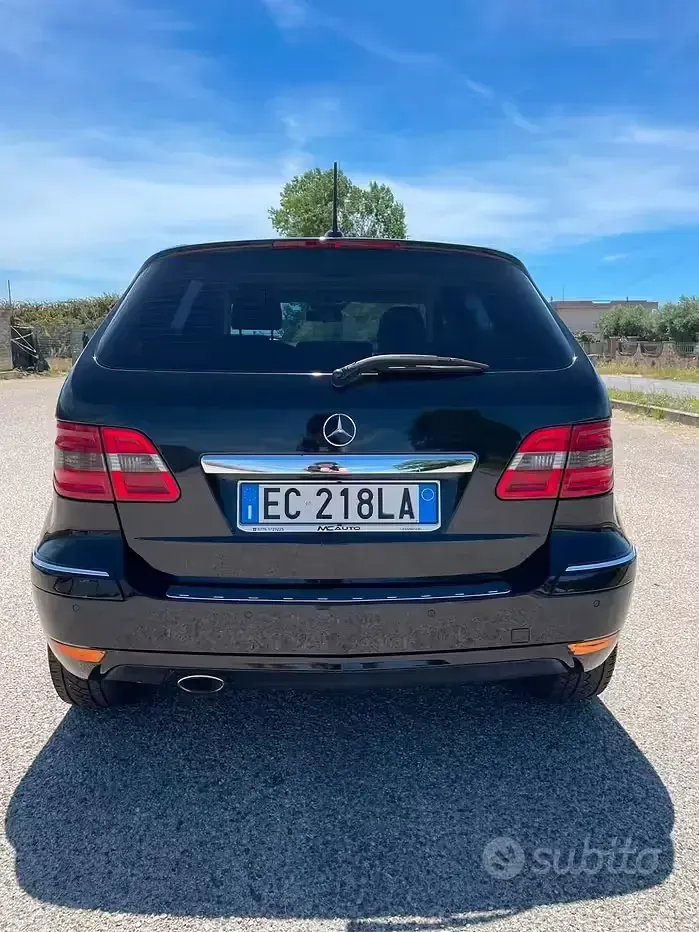 Usata Mercedes B200 140 CV (102 kW) 2010 Nero Monovolume