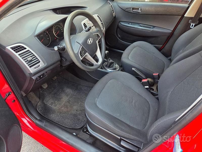 Usata Hyundai i20 Classic 78 CV (57 kW) 2012 Rosso Utilitaria