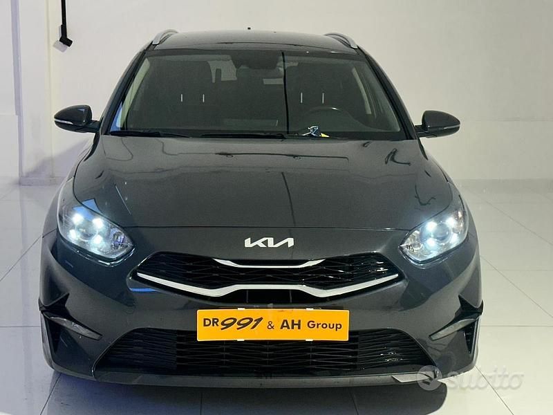 Usata Kia Ceed Sportswagon Style 100 CV (73 kW) 2022 Grigio Station wagon