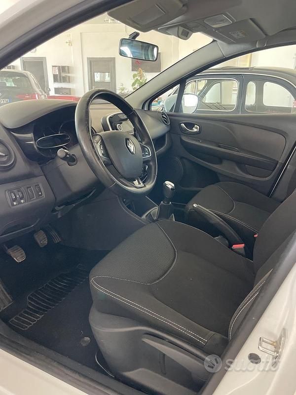 Bianco Usata 2017 Renault Clio GrandTour Station wagon | 8500 € (Buon prezzo) - Immagine 1/1