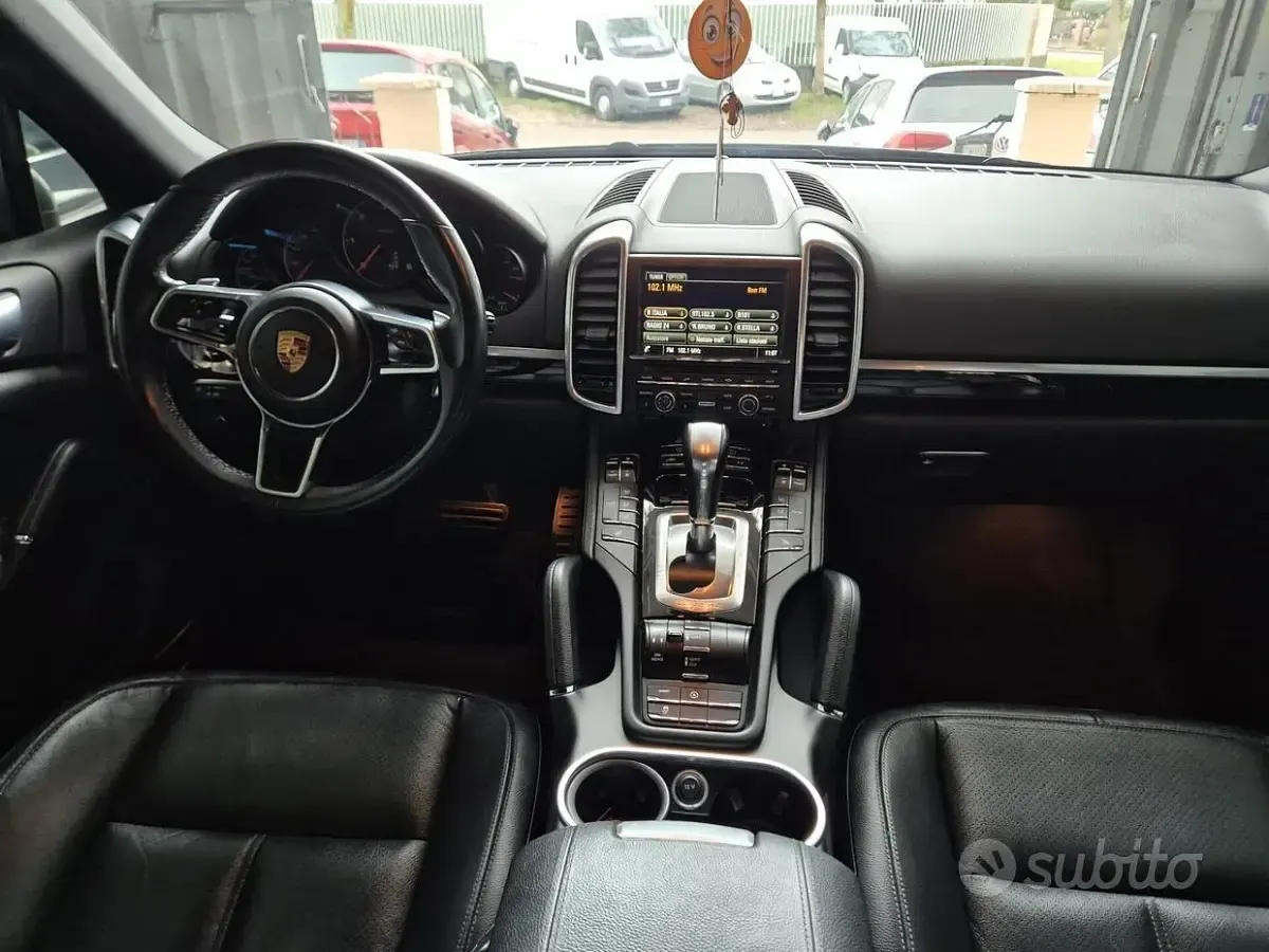 Usata Porsche Cayenne 250 CV (183 kW) 2015 Grigio SUV