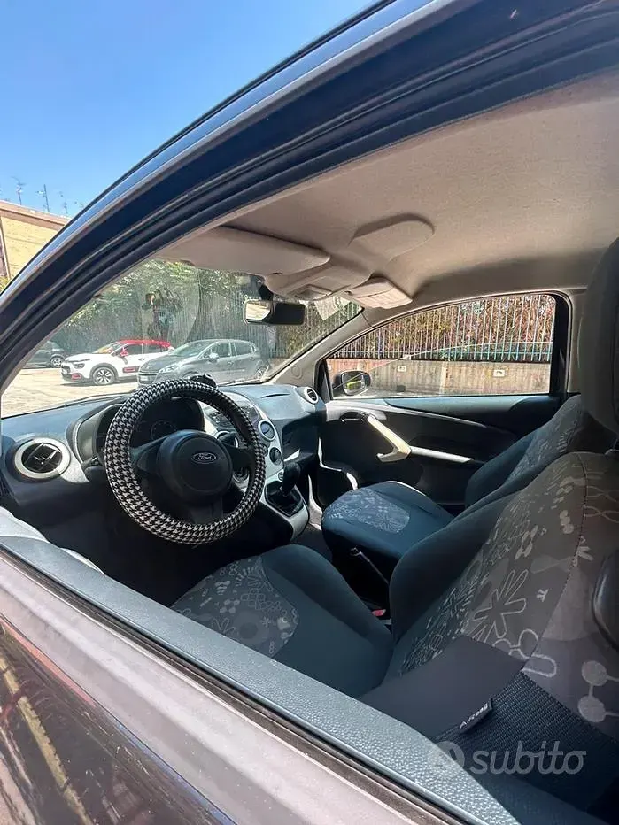 Usata Ford Ka 75 CV (55 kW) 2011 Nero Utilitaria