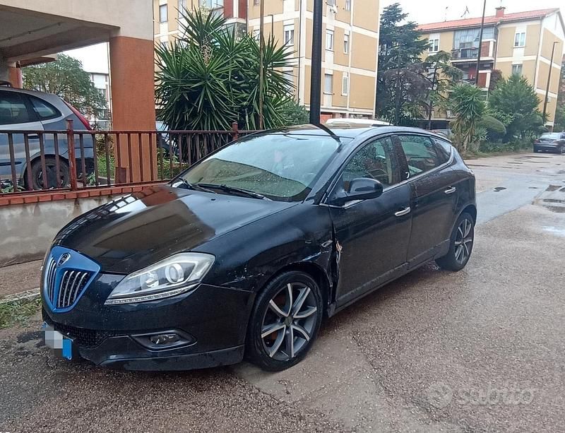 Usata Lancia Delta 120 CV (88 kW) 2011 Utilitaria