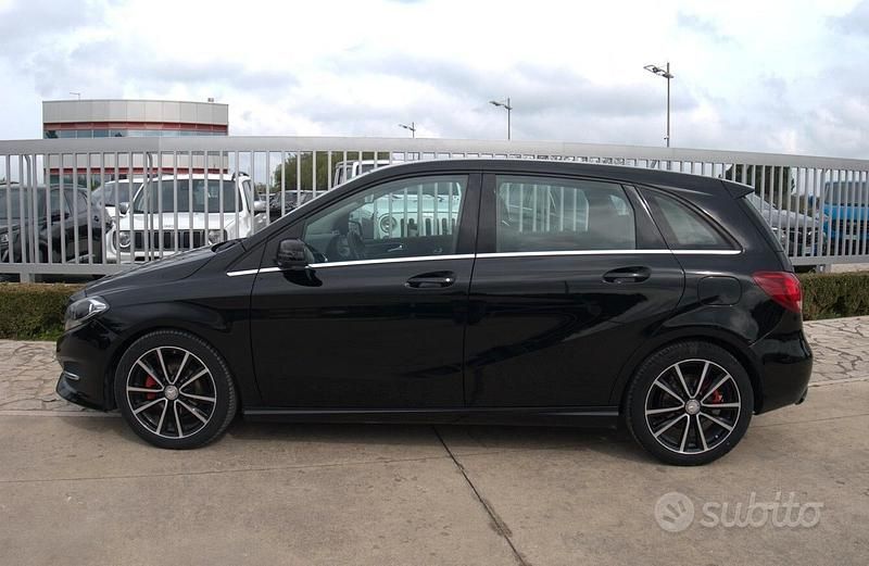Usata Mercedes B180 Business 109 CV (80 kW) 2016 Nero Monovolume