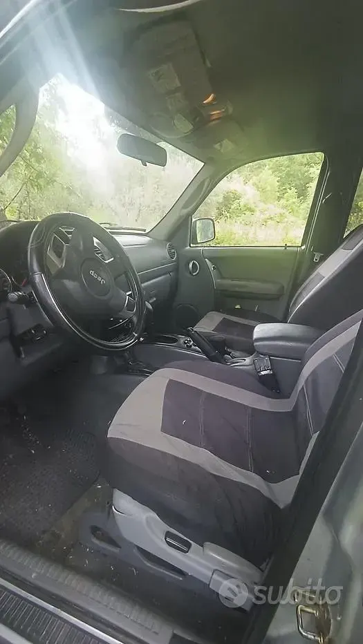 Usata Jeep Cherokee 177 CV (130 kW) 2008 Grigio SUV
