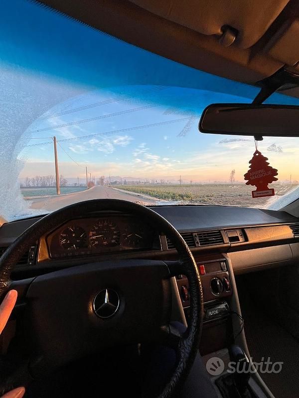 Usata Mercedes 200 1989 Grigio Berlina