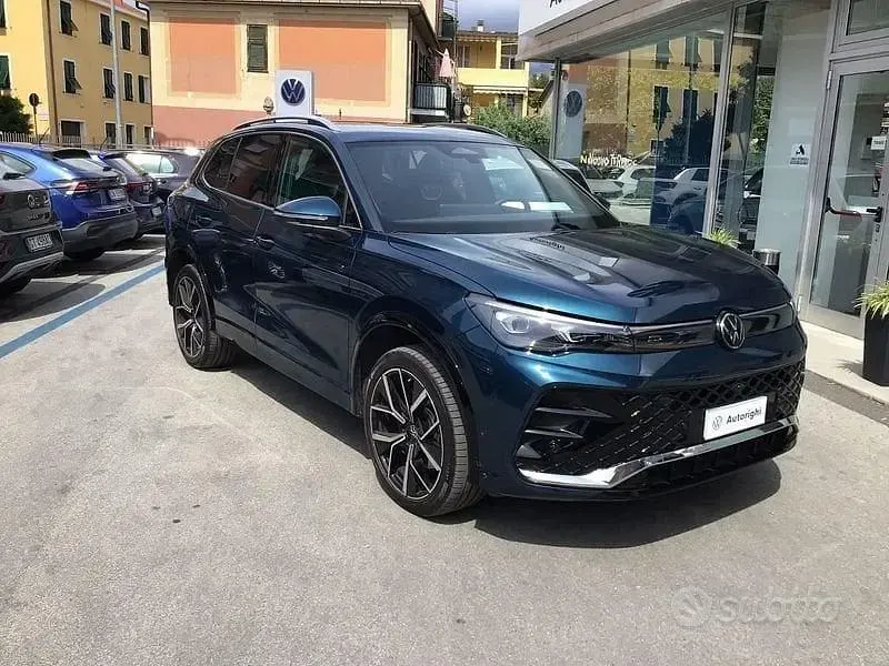 Usata VW Tiguan R-line 193 CV (141 kW) 2024 Blu SUV