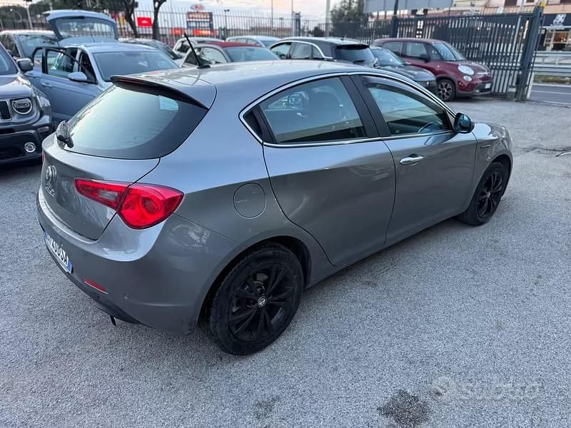 Usata Alfa Romeo Giulietta Distinctive 140 CV (102 kW) 2011 Grigio Utilitaria