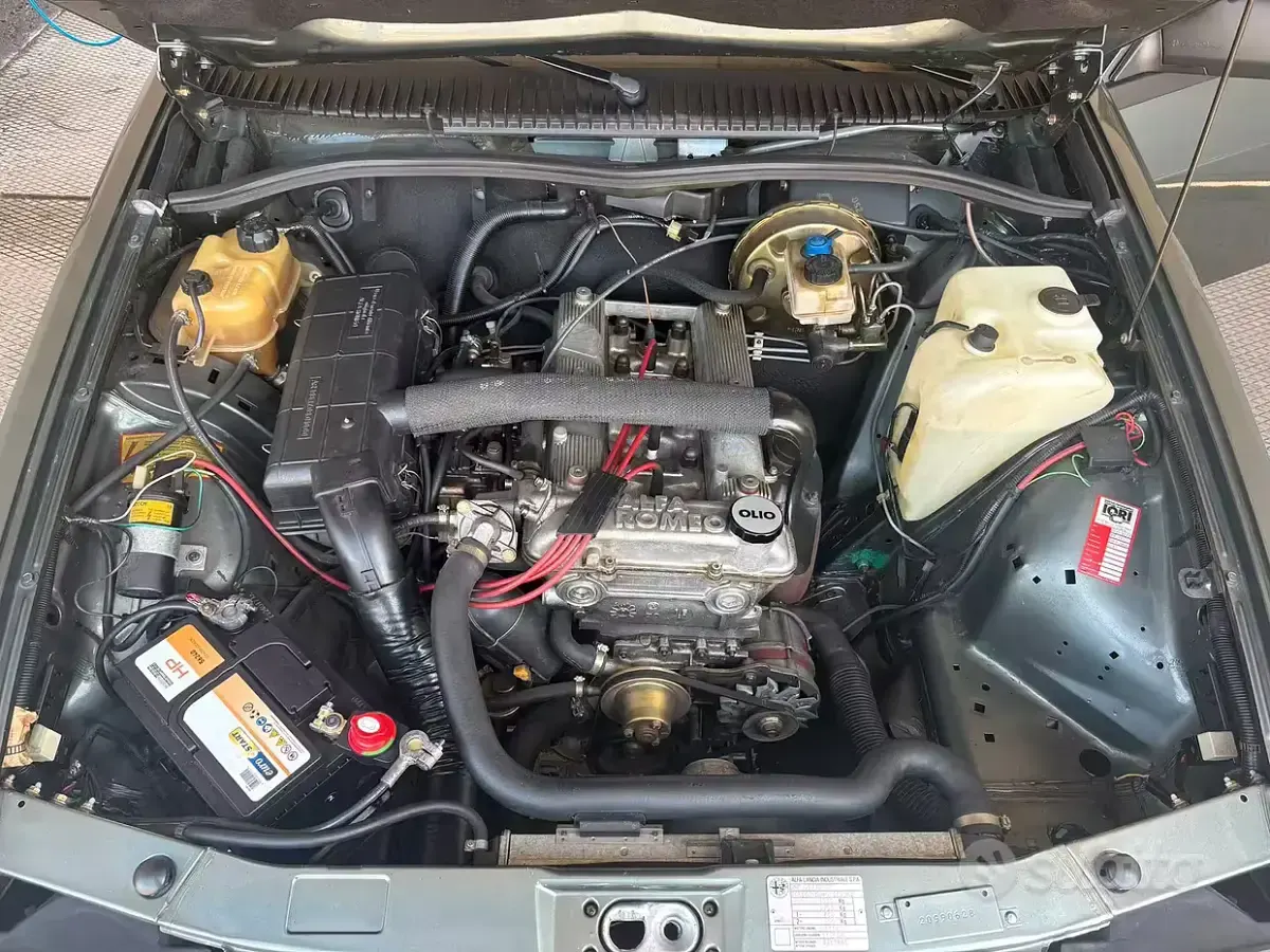 Usata Alfa Romeo 75 110 CV (80 kW) 1990 Grigio Berlina