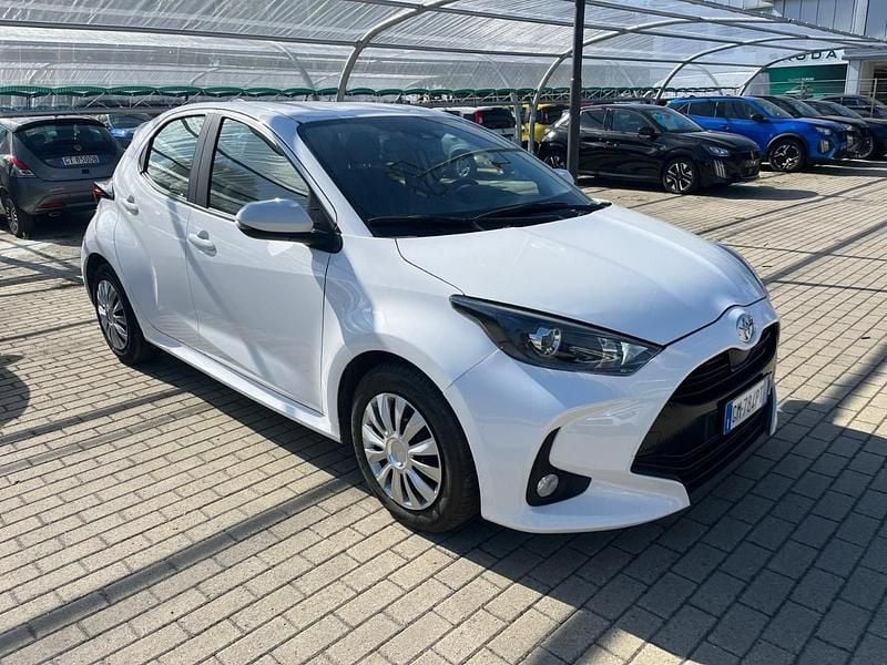 Usata Toyota Yaris Active 72 CV (52 kW) 2023 Bianco Utilitaria