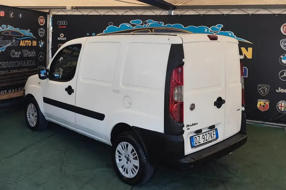 Usata Fiat Doblò S 105 CV (77 kW) 2010 Bianco Monovolume