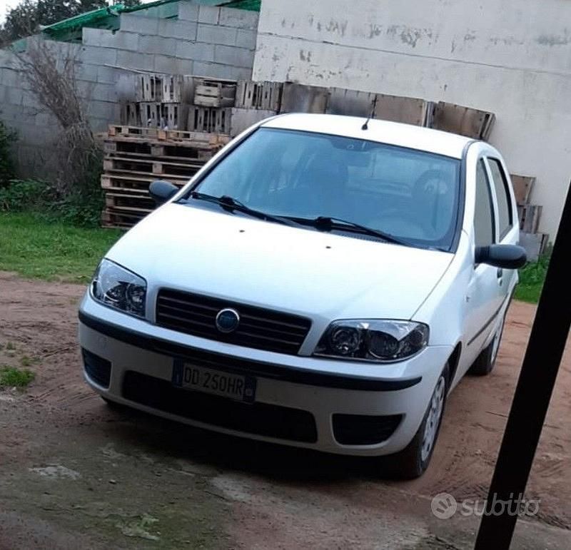 Usata Fiat Punto 69 CV (50 kW) 2006 Bianco Utilitaria