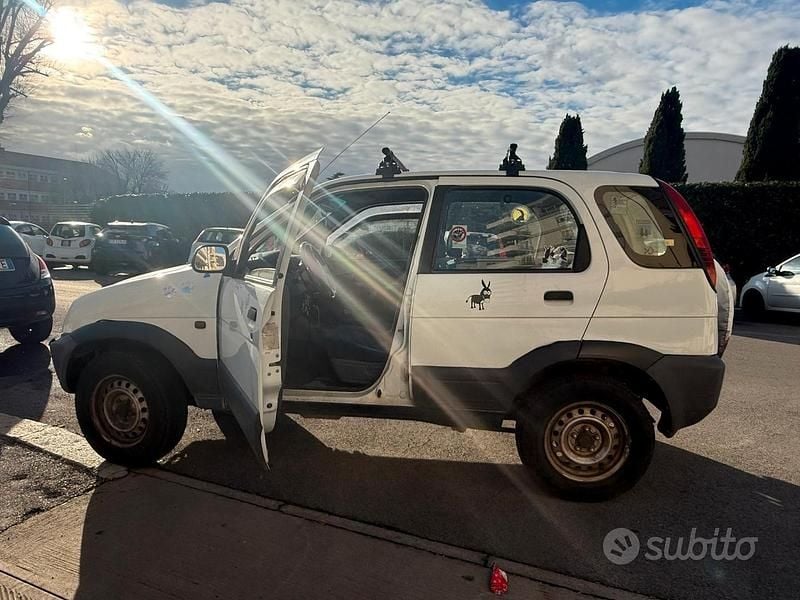 Usata Daihatsu Terios 83 CV (61 kW) 1999 Bianco SUV