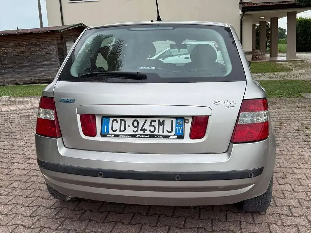 Usata Fiat Stilo Dynamic 116 CV (85 kW) 2002 Argento Berlina