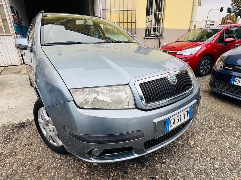 Usata Skoda Fabia Ambiente 64 CV (47 kW) 2005 Grigio Station wagon