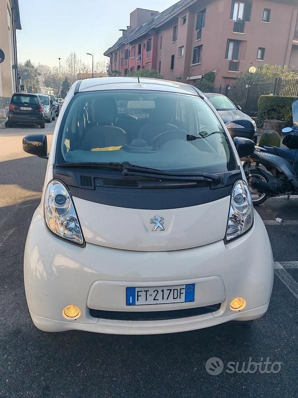 Usata Peugeot iON Active 49 kW (67 CV) 2018 Bianco Utilitaria
