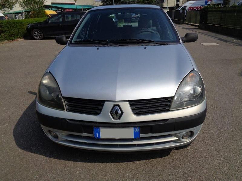 Usata Renault Clio II 75 CV (55 kW) 2005 Argento metallizzato Berlina