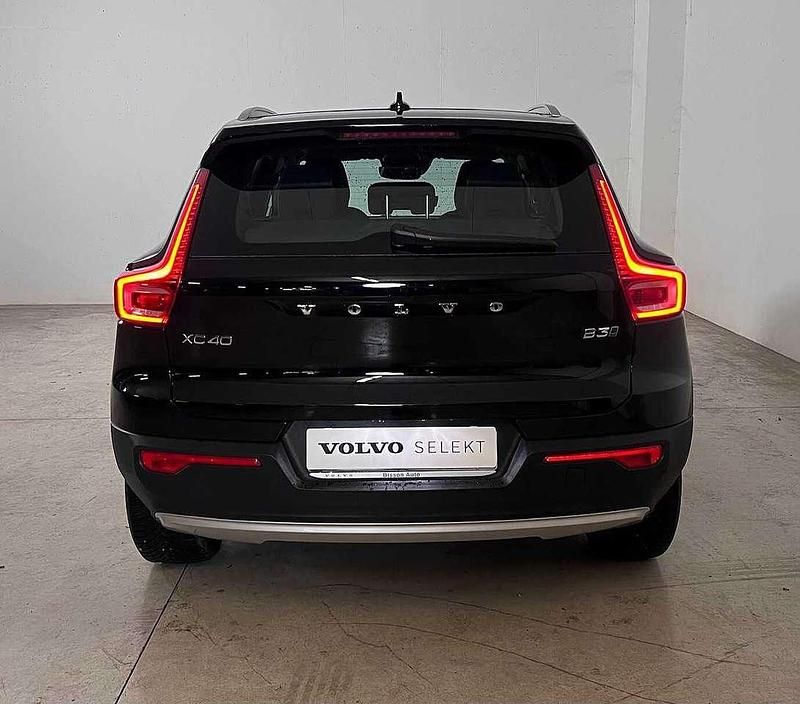 Usata Volvo XC40 Momentum 150 CV (110 kW) 2021 Nero SUV