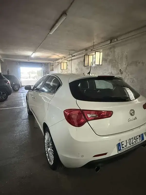 Usata Alfa Romeo Giulietta Exclusive 140 CV (102 kW) 2011 Utilitaria