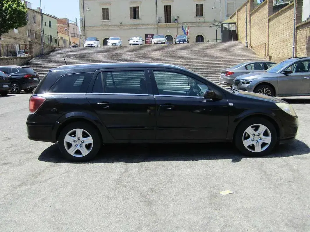 Usata Opel Astra Enjoy 125 CV (91 kW) 2009 Nero Station wagon