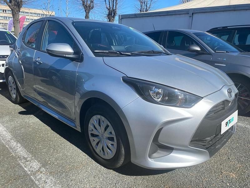 Usata Toyota Yaris Hybrid Active 116 CV (85 kW) 2025 Grigio Utilitaria