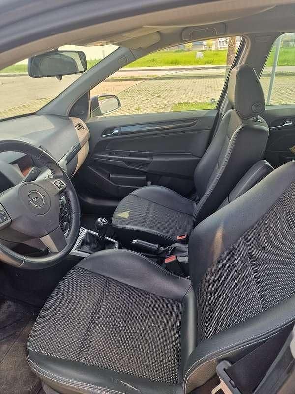 Begagnad Opel Astra Cosmo 105 HK (77 kW) 2006 Kombi