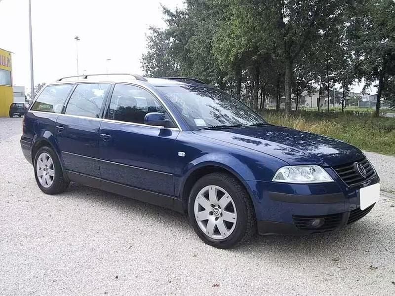 Usata VW Passat 130 CV (95 kW) 2002 Blu Berlina