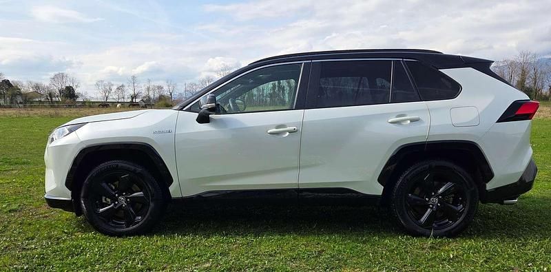 Usata Toyota RAV4 Hybrid Style 178 CV (130 kW) 2019 Bianco SUV