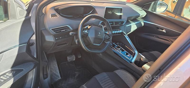 Usata Peugeot 3008 130 CV (95 kW) 2023 Grigio SUV