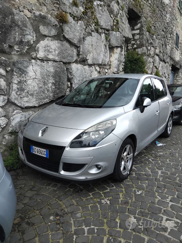 Usata Renault Scénic III 130 CV (95 kW) 2011 Grigio Monovolume