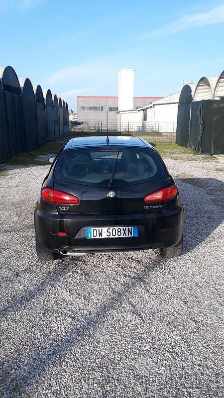 Usata Alfa Romeo 147 Distinctive 105 CV (77 kW) 2009 Nero Utilitaria