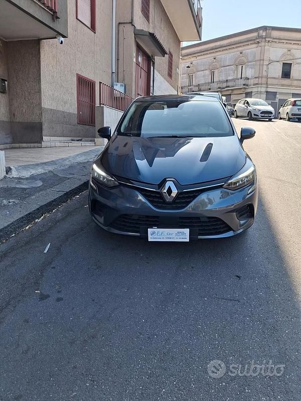 Usata Renault Clio V Intens 101 CV (74 kW) 2022 Grigio Berlina