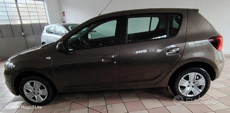 Usata Dacia Sandero Comfort 75 CV (55 kW) 2019 Marrone Berlina