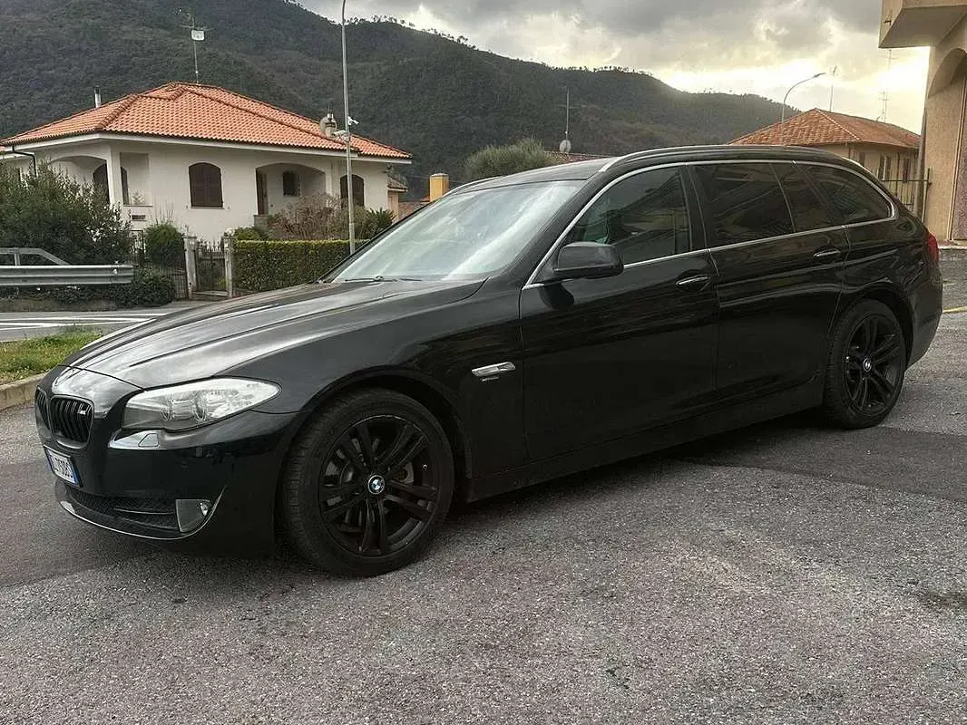 Usata BMW 520 Comfort Edition 184 CV (135 kW) 2011 Nero Station wagon