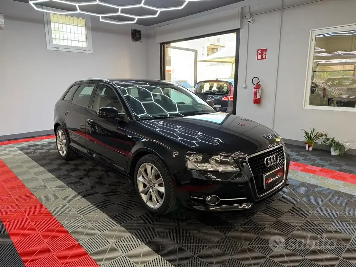 Usata Audi A3 Sportback 105 CV (77 kW) 2011 Nero Utilitaria