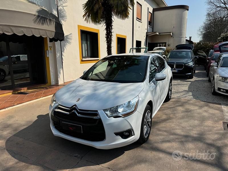 Usata DS Automobiles DS4 So Chic 120 CV (88 kW) 2015 Bianco Berlina