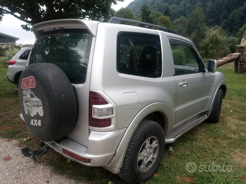 Usata Mitsubishi Pajero 100 CV (73 kW) 2001 Grigio SUV