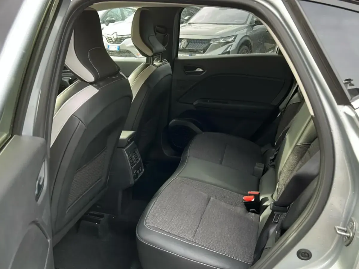 Usata Renault Captur Intens 101 CV (74 kW) 2023 Dublino SUV