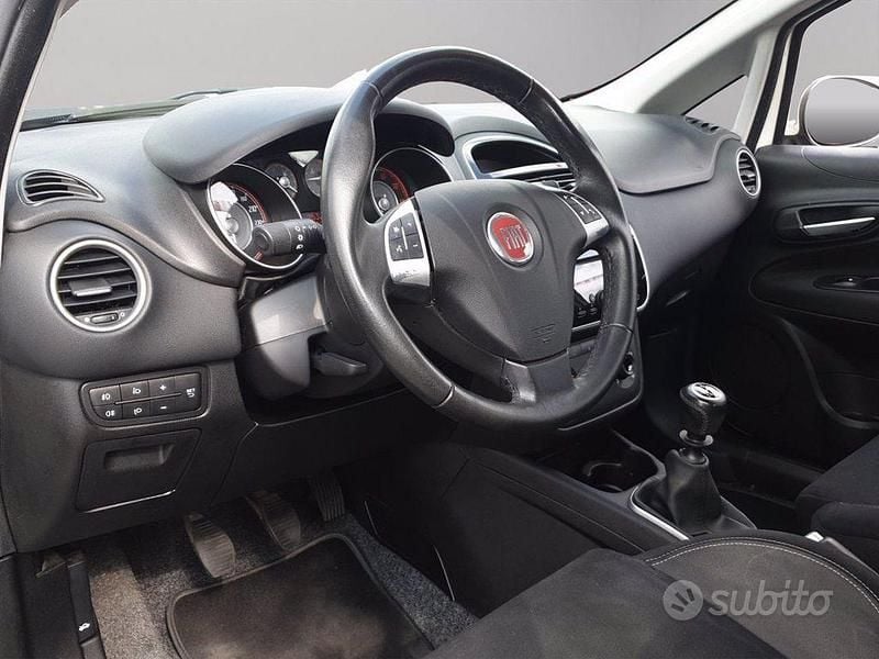 Usata Fiat Punto Lounge 70 CV (51 kW) 2016 Bianco Utilitaria