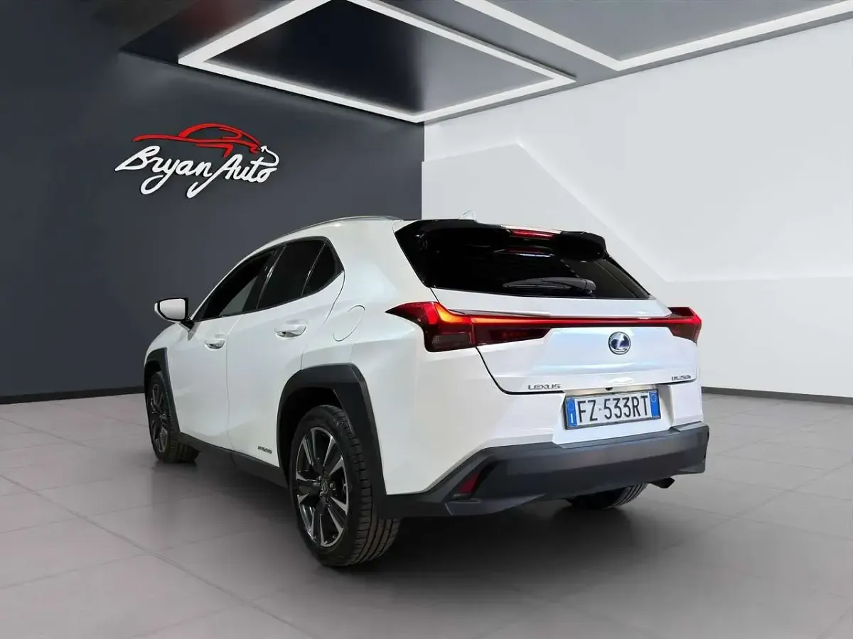 Usata Lexus UX 250h Luxury Line 184 CV (135 kW) 2019 Other SUV