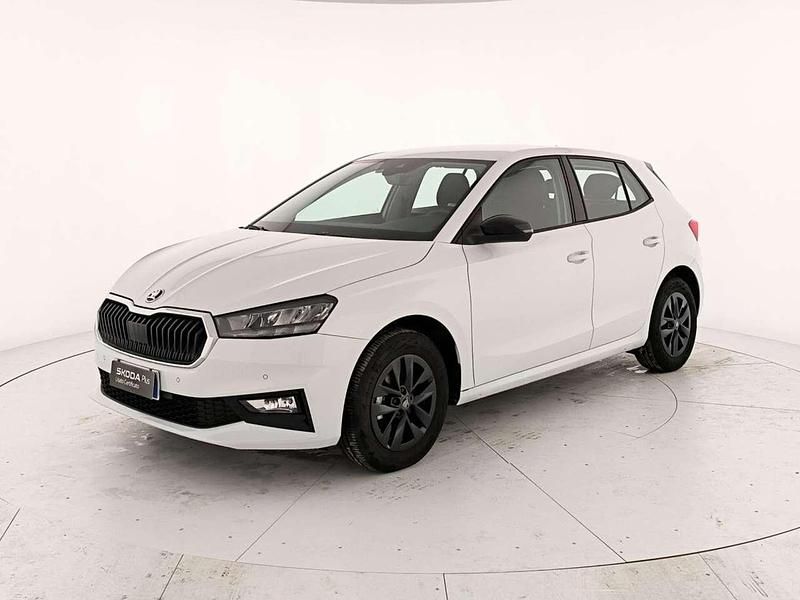 Bianco luna metallizzato Usata 2025 Skoda Fabia Tre volumi | 17.900 € (Buon prezzo) - Immagine 1/4
