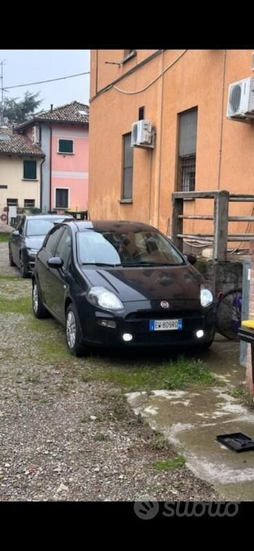 Nero Usata 2014 Fiat Punto Evo Due volumi | 3600 € (Buon prezzo) - Immagine 1/4